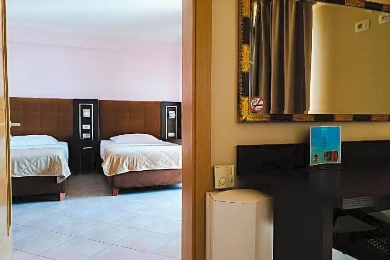 Hotel Nais Beach Durrës Eksteriør billede