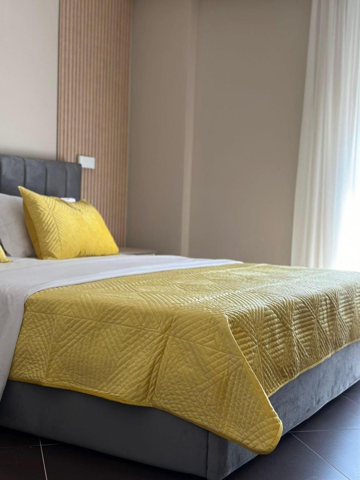 Hotel Nais Beach Durrës Eksteriør billede