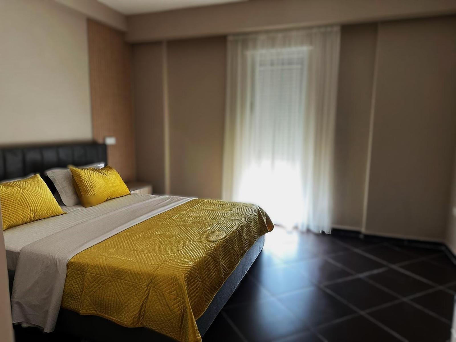 Hotel Nais Beach Durrës Eksteriør billede