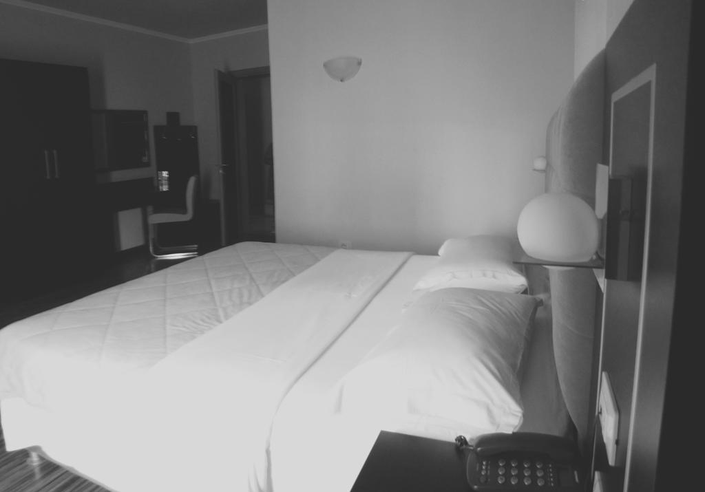 Hotel Nais Beach Durrës Eksteriør billede