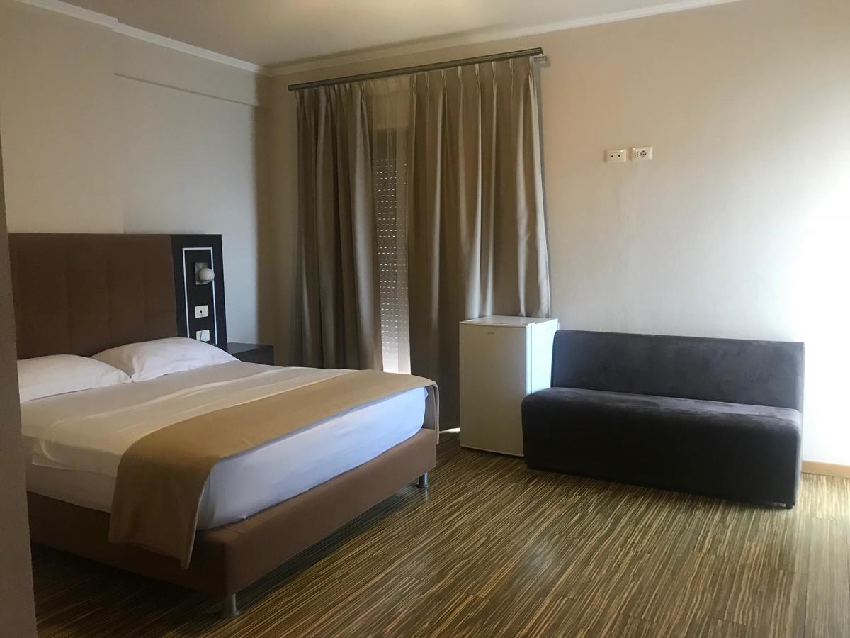 Hotel Nais Beach Durrës Eksteriør billede