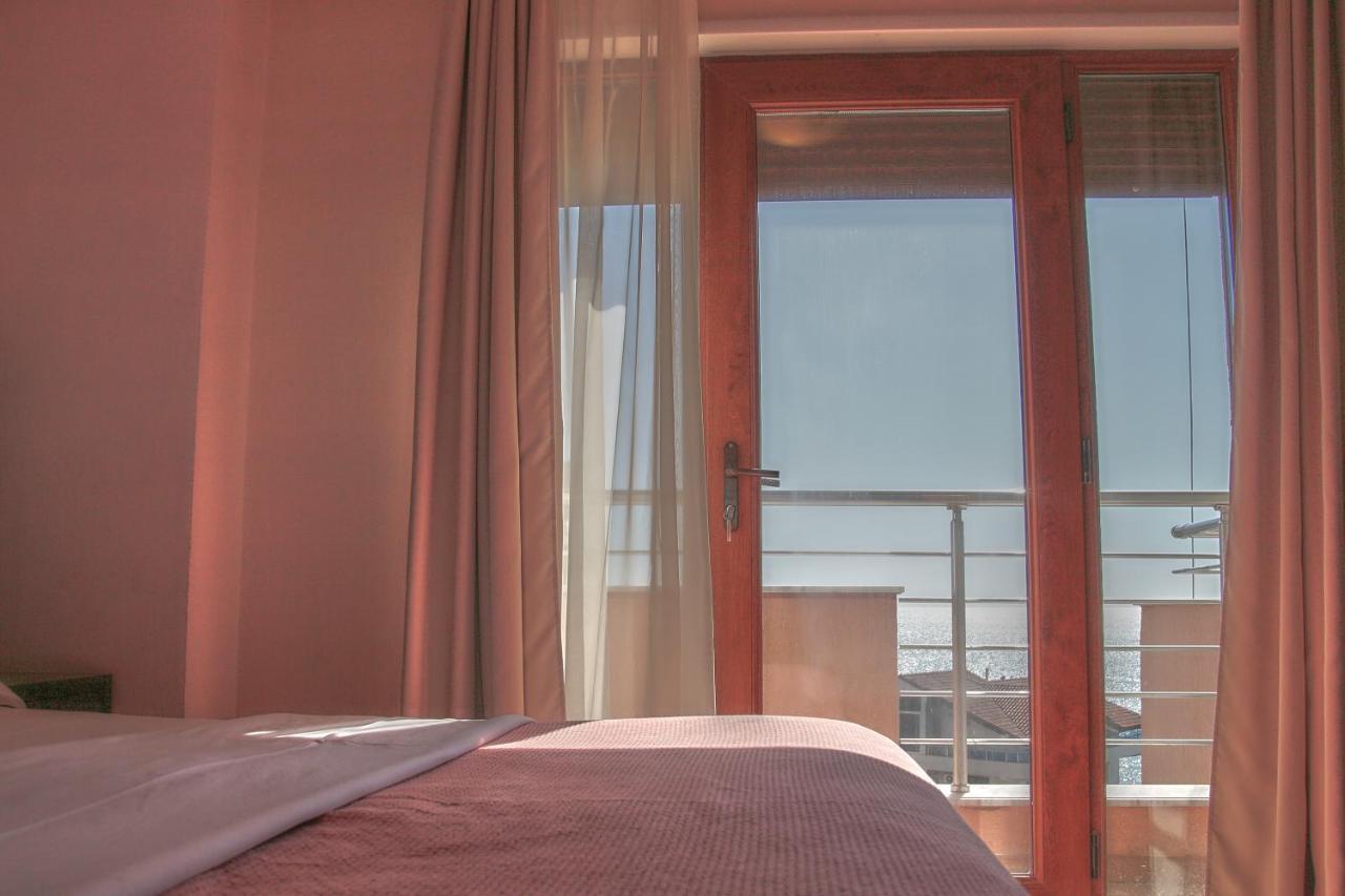 Hotel Nais Beach Durrës Eksteriør billede