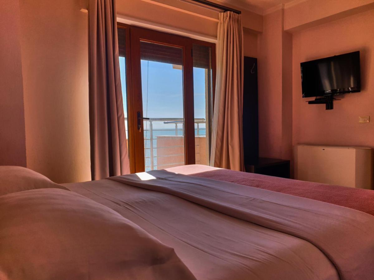 Hotel Nais Beach Durrës Eksteriør billede