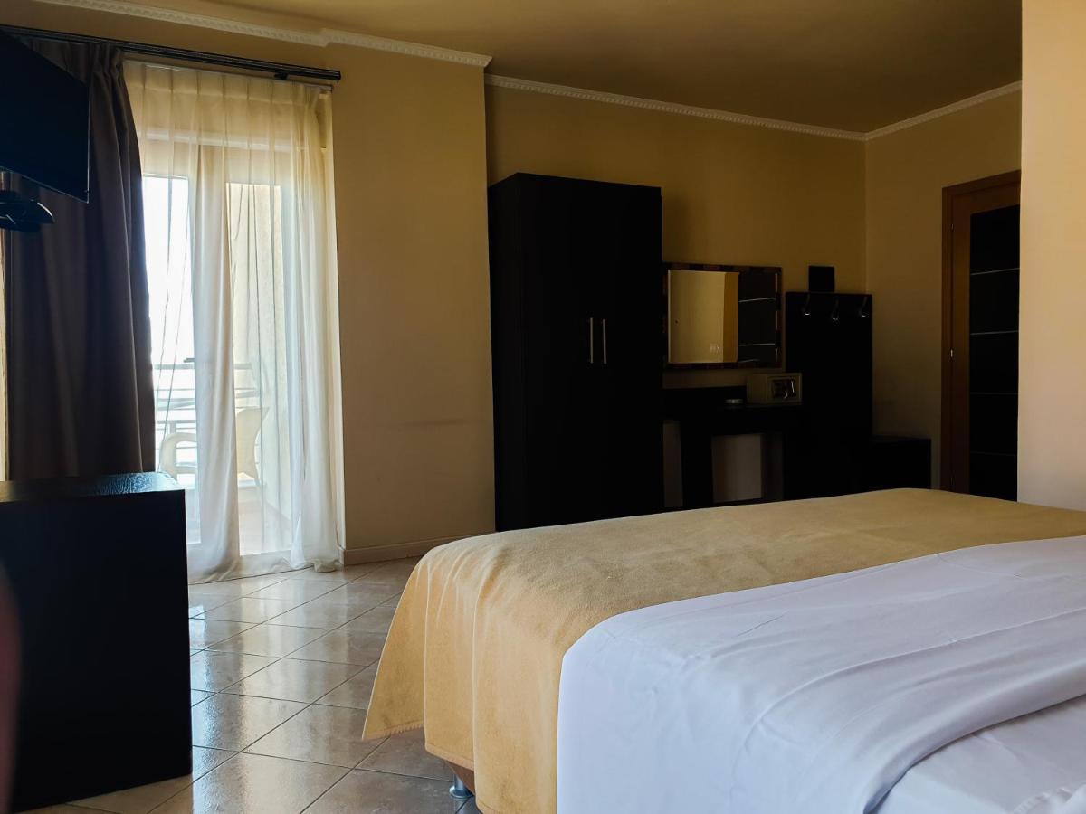 Hotel Nais Beach Durrës Eksteriør billede