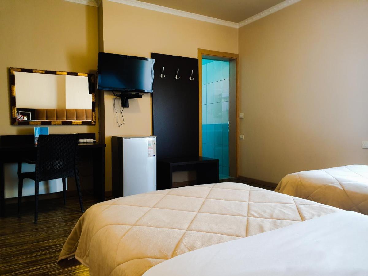 Hotel Nais Beach Durrës Eksteriør billede