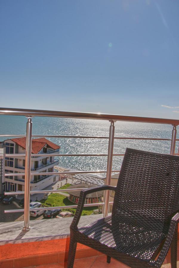 Hotel Nais Beach Durrës Eksteriør billede
