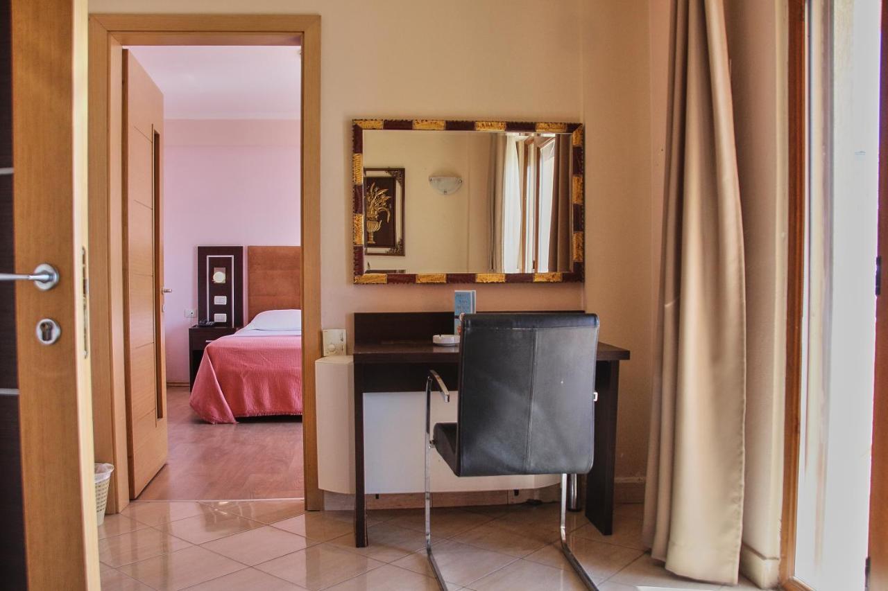 Hotel Nais Beach Durrës Eksteriør billede