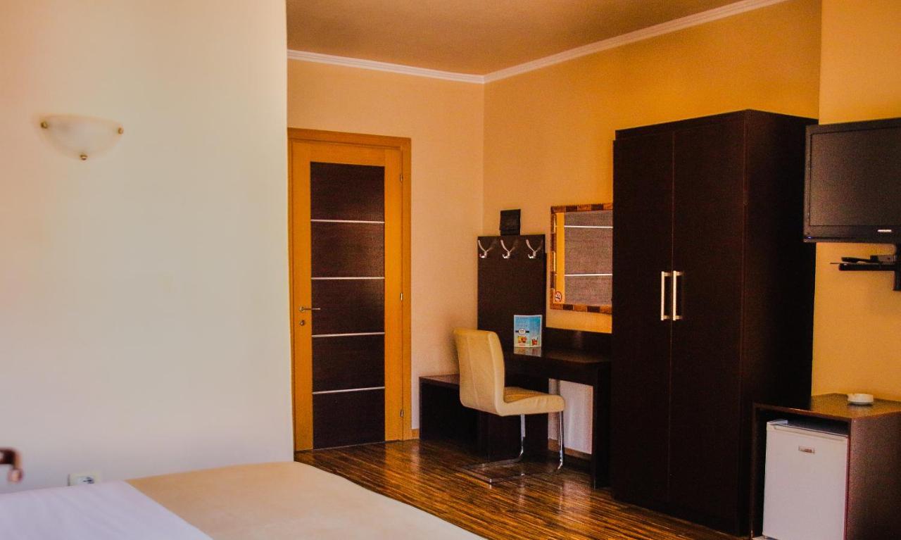 Hotel Nais Beach Durrës Eksteriør billede