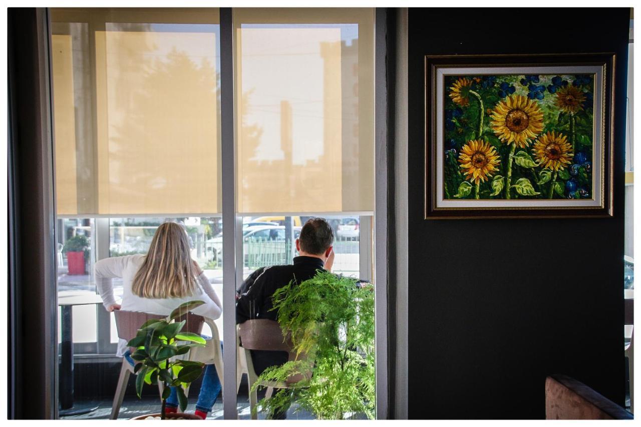 Hotel Nais Beach Durrës Eksteriør billede